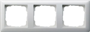 Gira Abdeckrahmen 3-fach Reinweiß glänzend bruchsicher 021303 – Bild 1