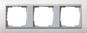 Gira Abdeckrahmen 3-fach Event für alu Einsätze reinweiß-glänzend 0213806 – Bild 1