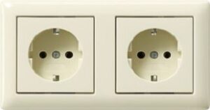 Gira SCHUKO-Steckdose 2-fach verdr. + Rahmen Standard 55 Cremeweiß 479301 – Bild 1
